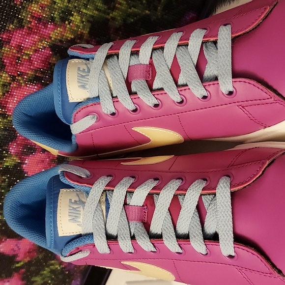 Womens Nike Dunk Low Retro Classic Sneakers - Picture 3 of 10